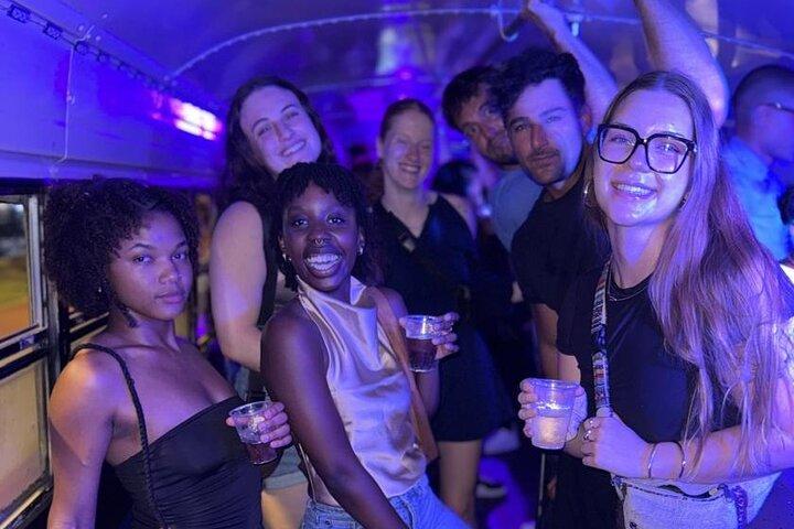 Festbus + 3 timers åben bar i Panama City