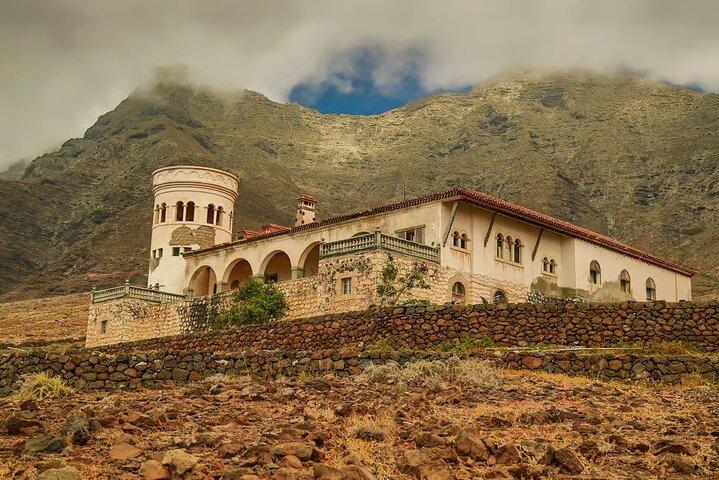 VIP Tour Beaches and mysteries of Cofete and Villa Winter