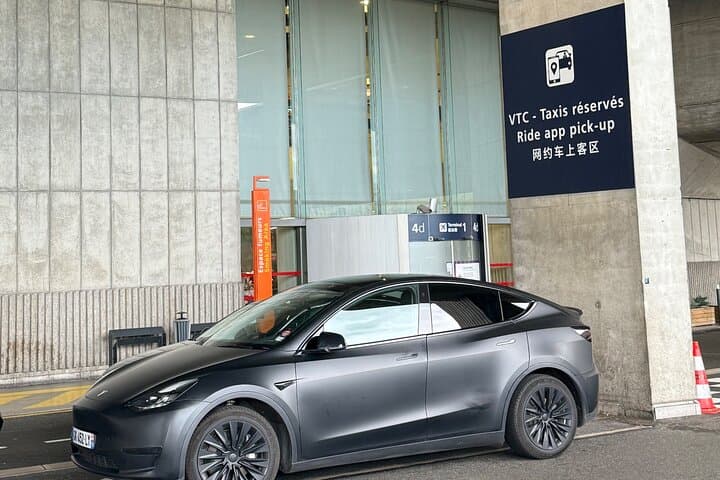 CDG Airport to Paris – Private Transfer with Meet & Greet