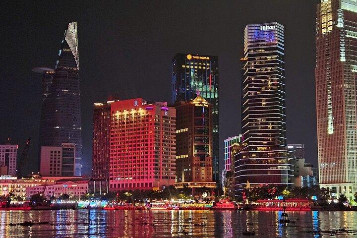 Ho Chi Minh City Street Food, cinema e tour in vaporetto di Saigon
