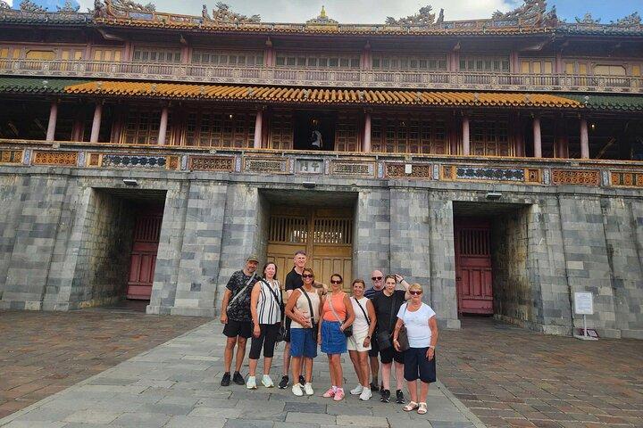 Explore a Cidade Imperial de Hue by Scooter