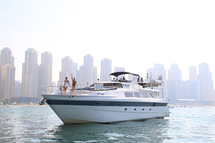 DUBAI MARINA Luxury Yatch