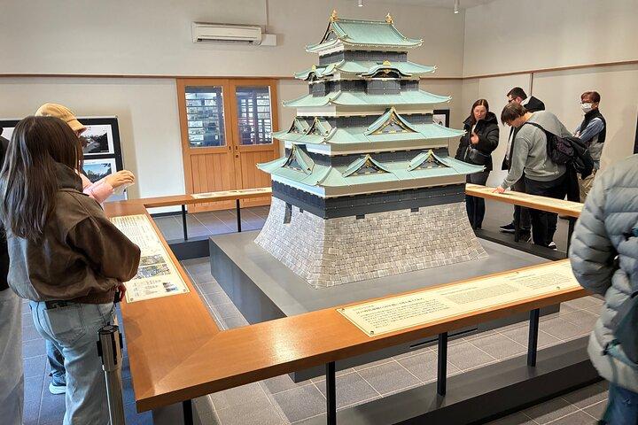 エキスパート長期滞在者による皇居歴史ツアー