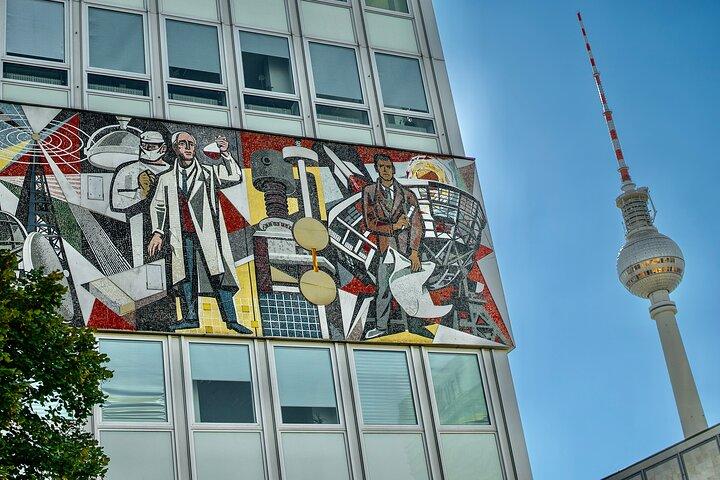 Guerra Fría, Muro de Berlín, Espías y el East Side Galería