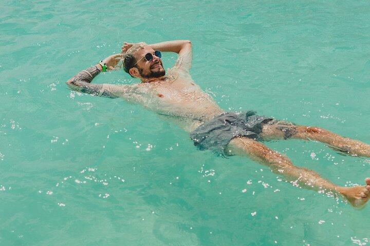 Bacalar: tour privato in catamarano con bevande, snack e foto.