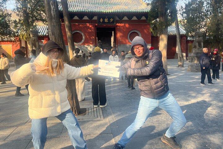 Louyang Longmen Grotten und Shaolin Tempel Tagestour von Xian
