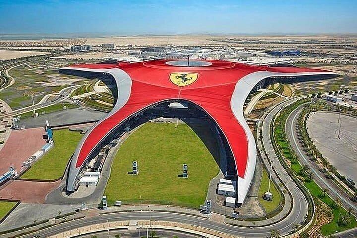 Ferrari World Abu Dhabi Tour met onbeperkte ritten