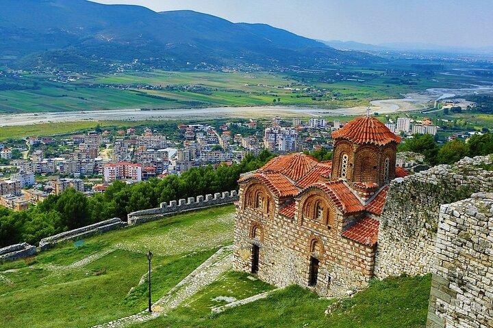 Excursão de um dia no Lago Berat e Belshi saindo de Durres e Golem