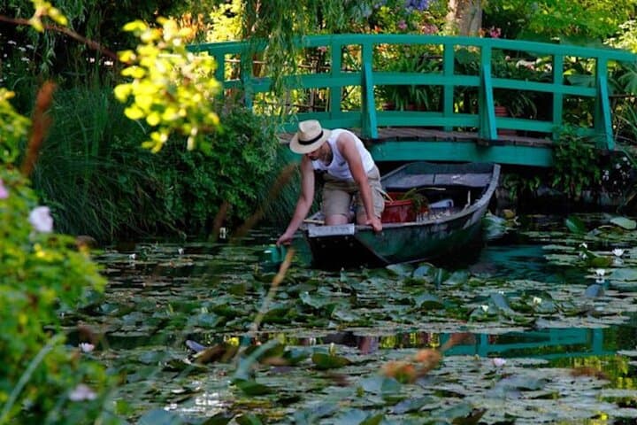 Giverny Half Day Guided Trip with Monet's House & Gardens from Paris by minivan