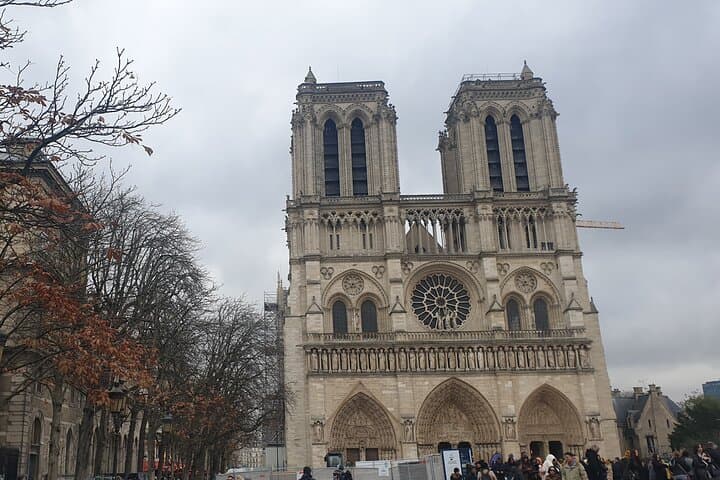 Paris Notre Dame Cathedral Interior Guided Tour