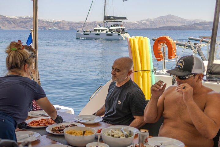 Crucero semiprivado al atardecer por la Riviera de Atenas con almuerzo de barbacoa