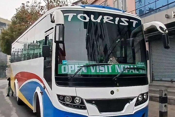 Da Kathmandu a Pokhara Bus turistico VIP Sofa Seater