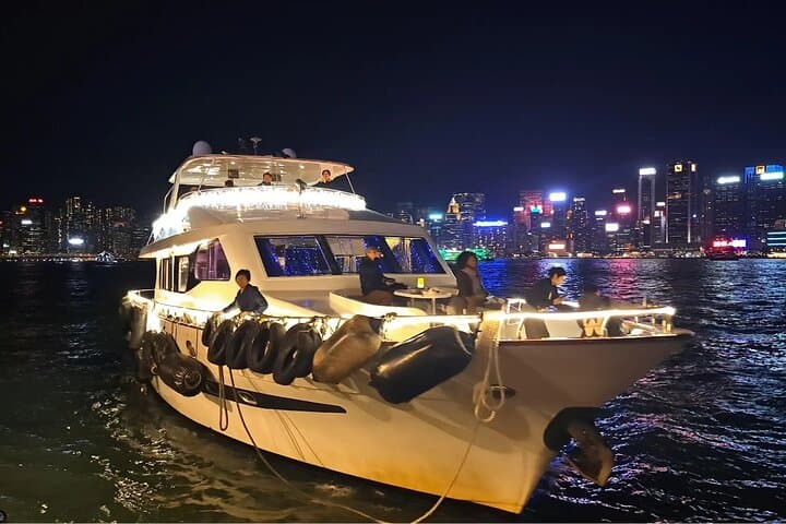 Hong Kong: Symphony of Lights Yacht Tour with Snacks & Drinks