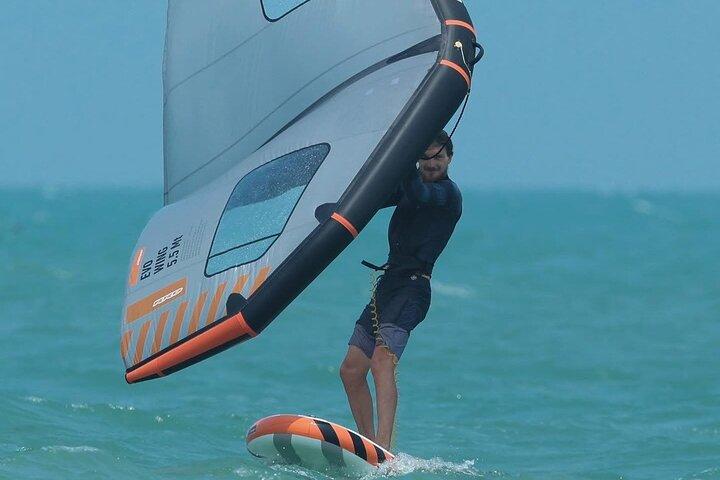 1 Hora de Windsurf e SUP Surf Experience em Hua Hin