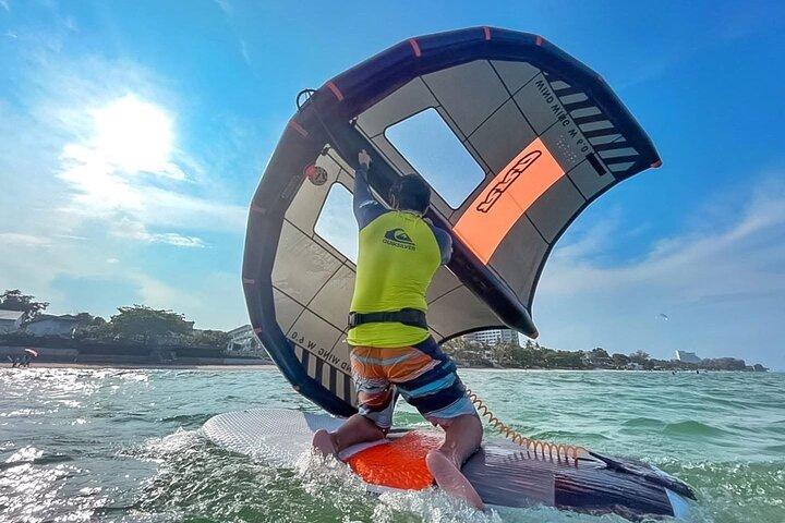 1 Hora de Windsurf e SUP Surf Experience em Hua Hin