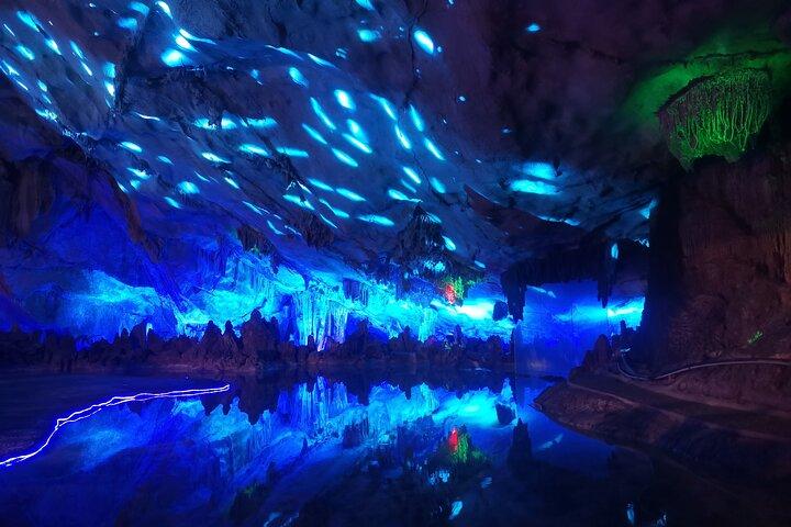 Li River, Schilfflötenhöhle, Xianggong Hill & Light Show Tagestour