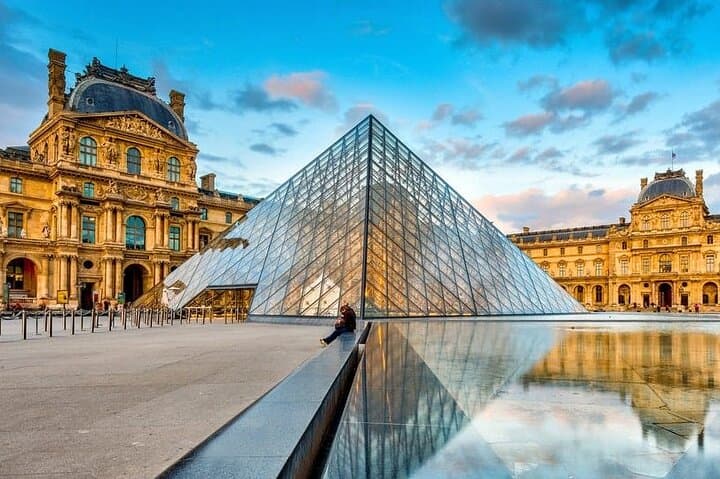 Private Louvre tour: Treasure Hunt Experience for Kids & Families