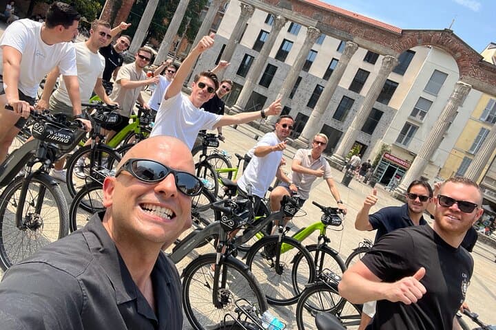 Milan Electric Bike Highlights Tour with Local Guide
