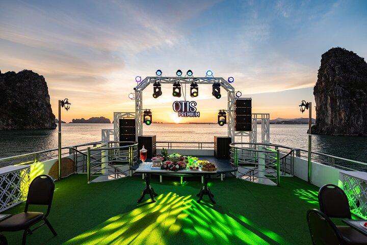 Hanoi : 5 - Star Otis Premium Ha Long Bay dagcruise & limousine