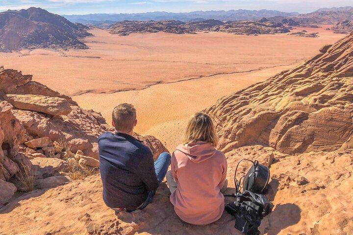 Wadi Rum Heldags Jeeptur med traditionell beduinlunch