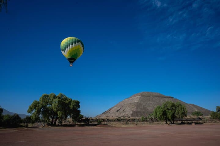 Private Sunrise Balloon for 2 - Teotihuacan Pyramids Experience