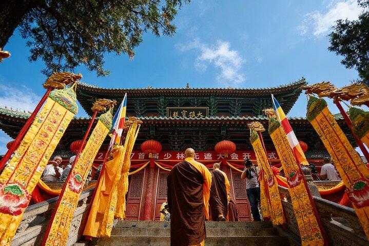 成都からのカンフーショーによる少林寺へのプライベートデイツアー