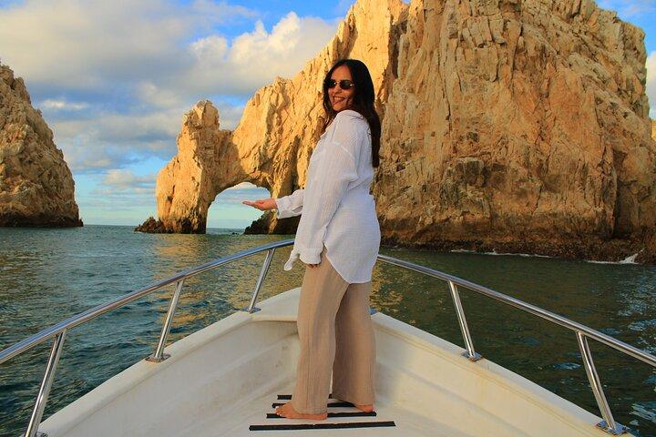 Tour in barca con fondo di vetro all'alba a Cabo San Lucas