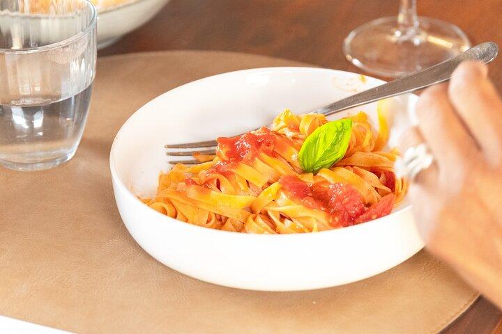 Volterra & San Gimignano: Tour, Lunch & Chianti Wine Tasting