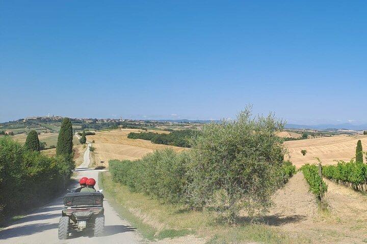 Montepulciano Sentieri del Nobile Tour in Quad 1 Ora con Pranzo