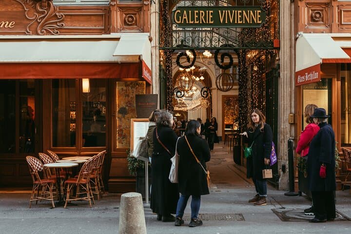 Paris Food Tour in the Morning: Croissants, Baguettes & Chocolate