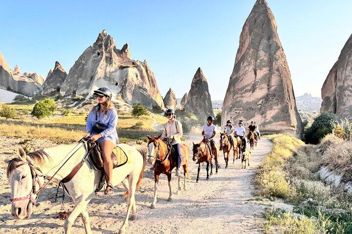 Visite à cheval des cheminées de fées de Cappadoce