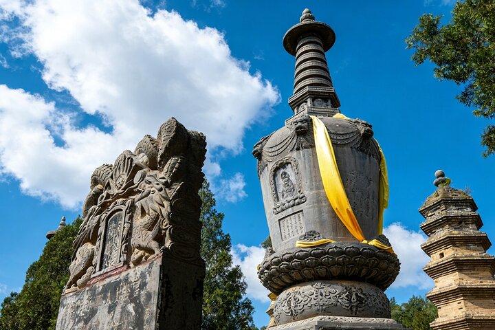 Luoyang Private Day Trip zum Zhongyue-Tempel und Shaolin-Tempel