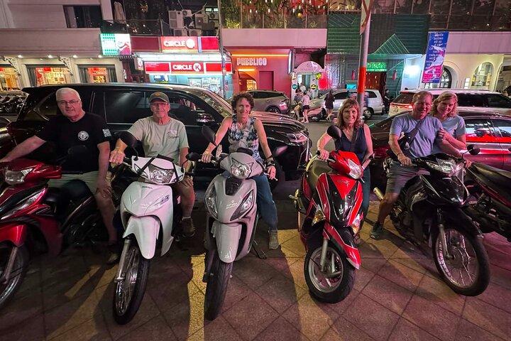 Mangia dove mangia Saigon: tour in moto del cibo di strada locale