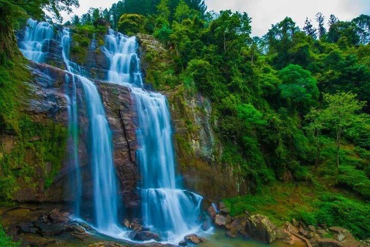 Kandy til Ella Shuttle via Waterfalls og Tea Plantations Route