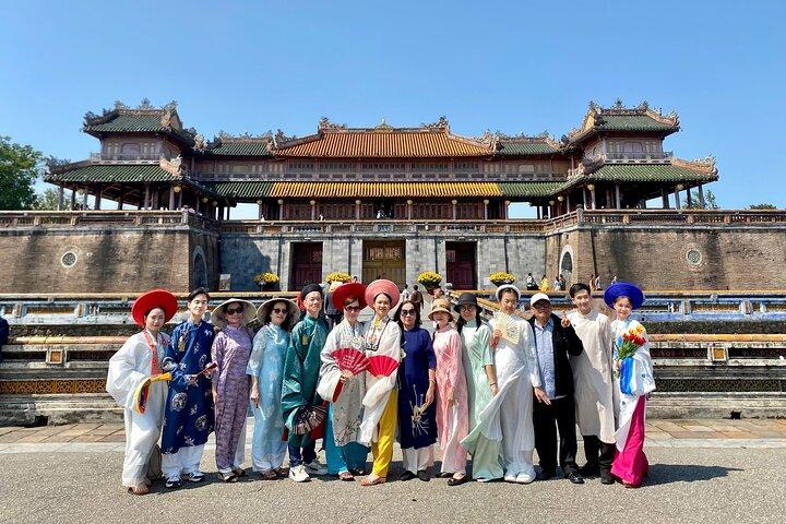 Tour privato della città di Hue: cittadella imperiale, pagoda di Thien Mu e pranzo