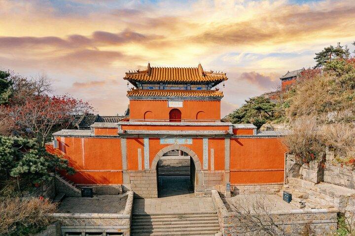 Tour privato del Monte Tai da Jinan con pranzo e giro in funivia
