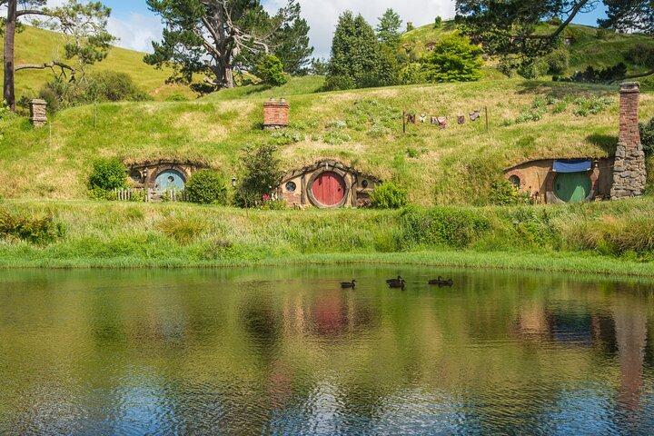 Private Landtour ab Auckland : Hobbiton Movie Set Experience