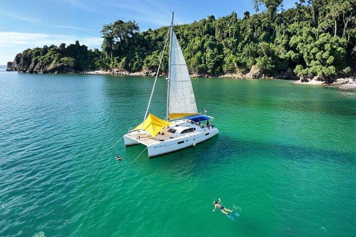 Kota Kinabalu : Catamarán Snorkeling, Paddlebord, Kayak con comida