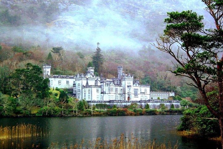 Connemara, Kylemore Abbey& Sheepdog herding demo from Galway City(ゴールウェイ・シティ)