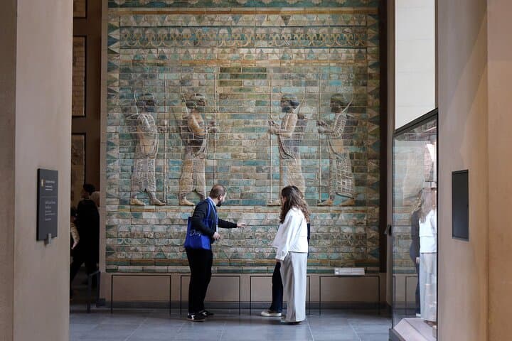 Louvre Private Tour – The Essentials and More with Expert Guide