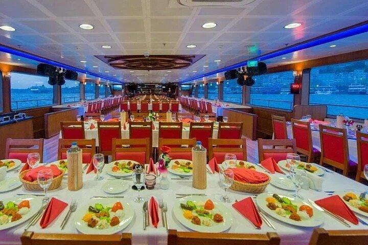 Cairo Nile Dinner Cruise e Show em Nile Maxim