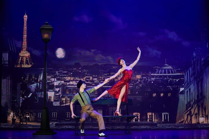 Paris Paradis Latin Cabaret Show with Champagne