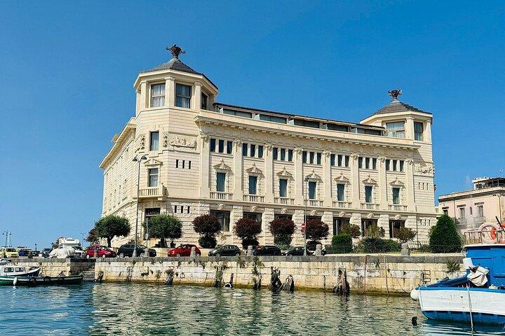Excursion en bateau au départ de Syracuse, des grottes marines de l'île d'Ortigia et de Plemmirio