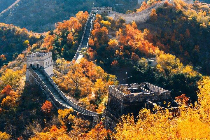 Qingdaos privater Tagesausflug zur Mutianyu-Chinesischen Mauer mit Seilbahn- oder Rodelfahrt