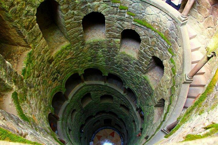 Lissabon: Sintra, Pena Palace, Morish Castle och Regaleira Day Tour