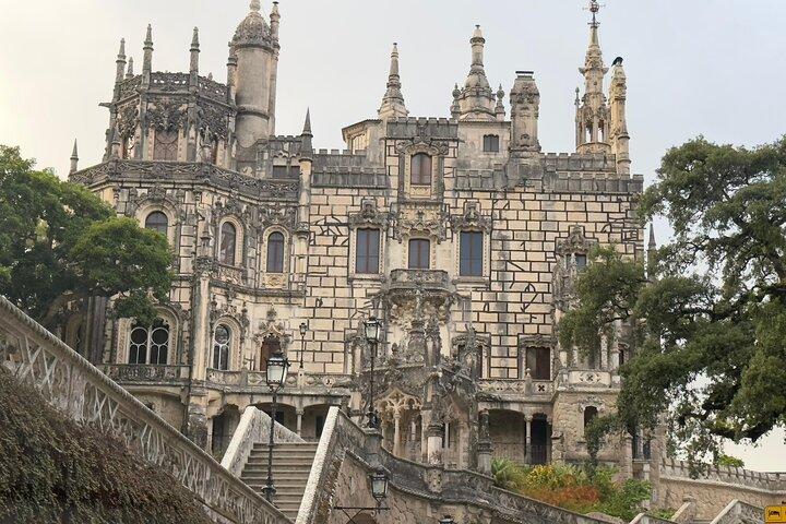 Lissabon: Sintra, Pena Palace, Morish Castle och Regaleira Day Tour
