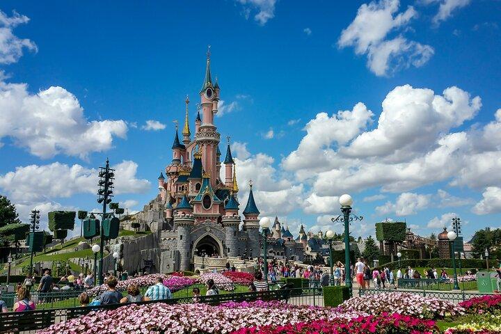 Private Transfer from Paris to Disneyland (One way)