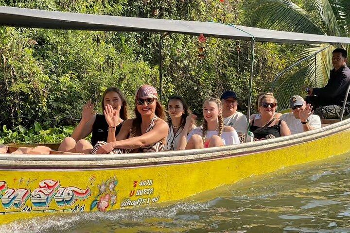 Bangkok : Private SUV Tour — Railway Market, Floating Market(バンコク:プライベートSUVツアー)
