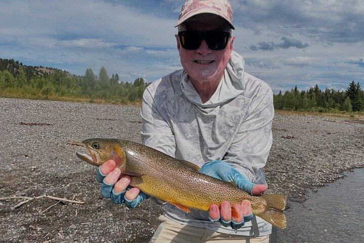 Aventura privada de pesca con mosca en el campo de Jackson Hole