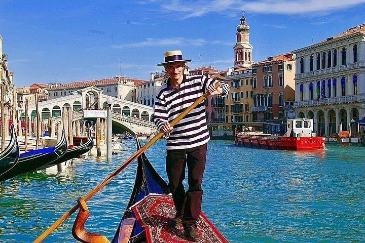 Venice Gondola Experience with Exclusive Ebook